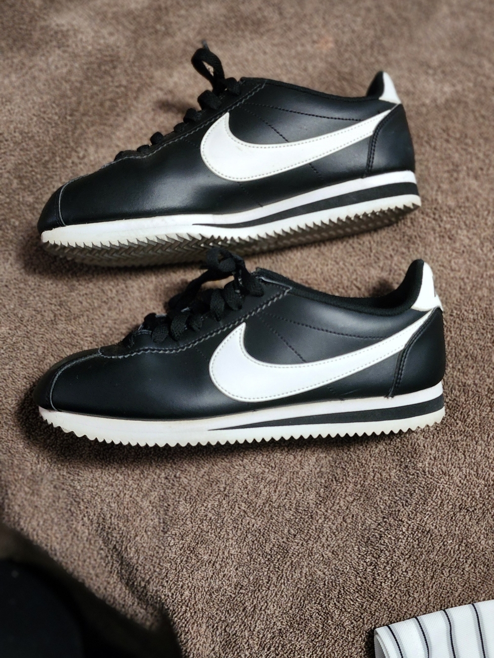 Nike Woman's Classic Cortez Leather Sneakers - Black/White